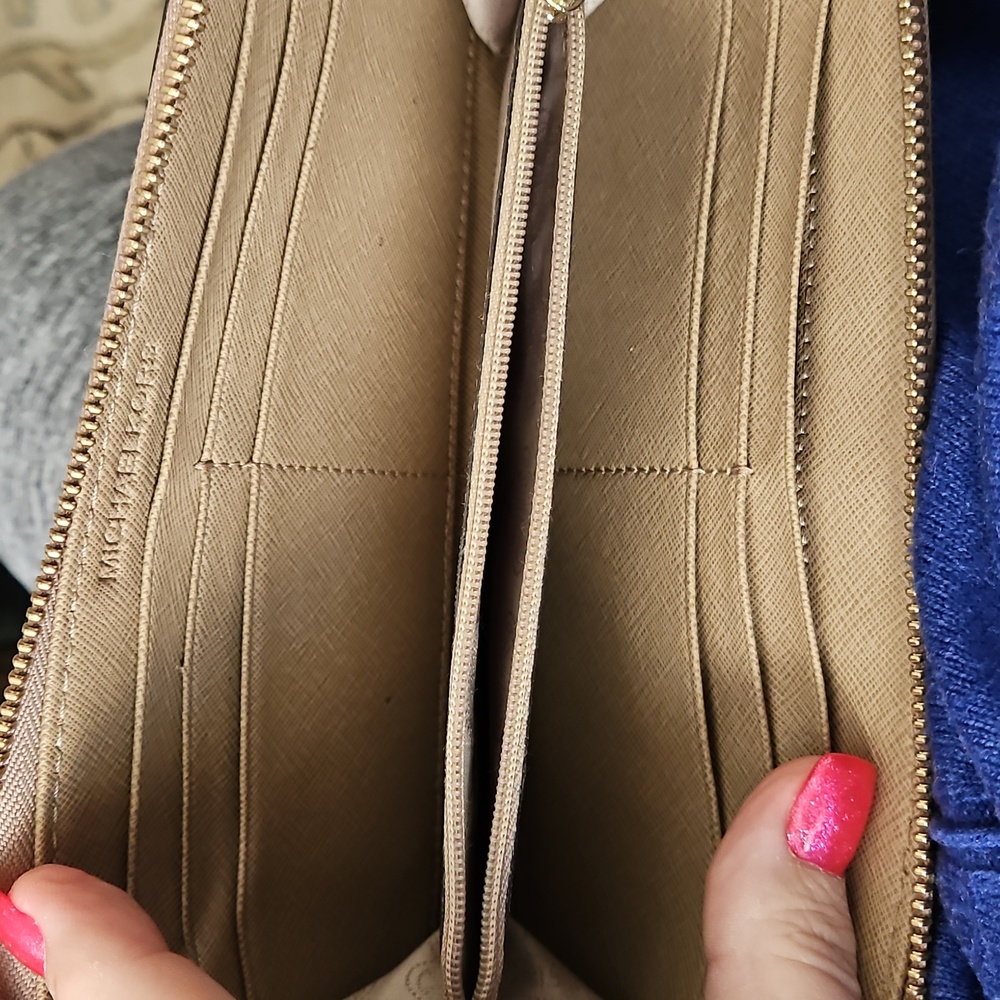 Michael Kors Tan Jet Set Travel Saffiano Leather Zip Around Continental Wallet - Picture 3 of 9